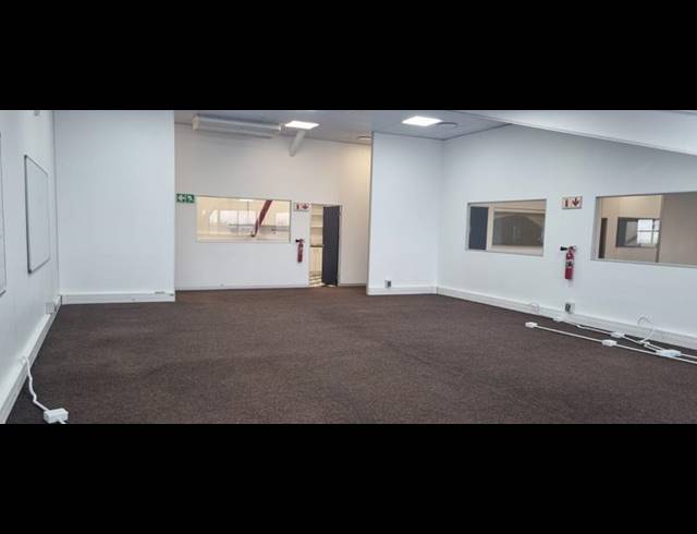BUSINESS PROPERTY TO RENT IN MOWBRAY